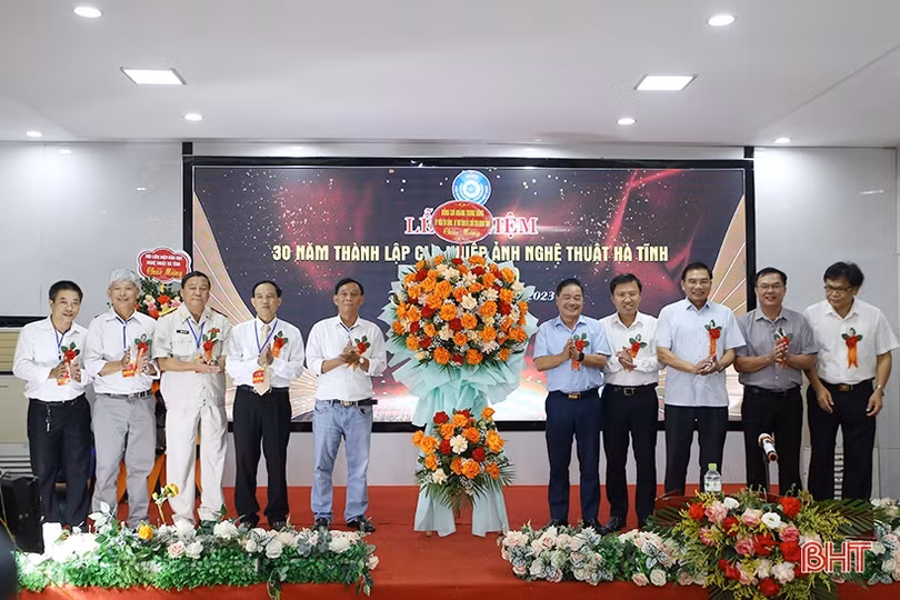 Kỷ niệm 30 năm thành lập Câu lạc bộ Nhiếp ảnh nghệ thuật Hà Tĩnh