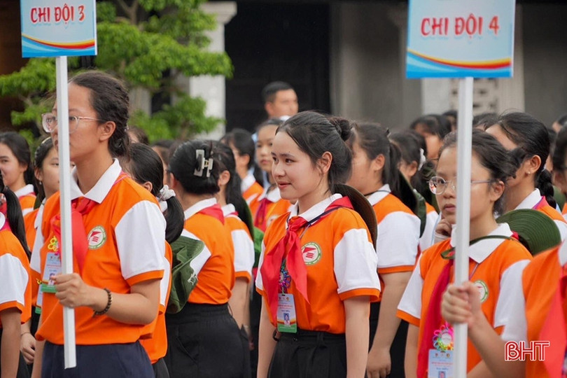 Nữ sinh Hà Tĩnh nhận bằng khen tại Liên hoan Chỉ huy Đội giỏi toàn quốc