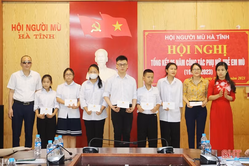 Tạo điều kiện để phụ nữ và trẻ em mù vượt lên số phận