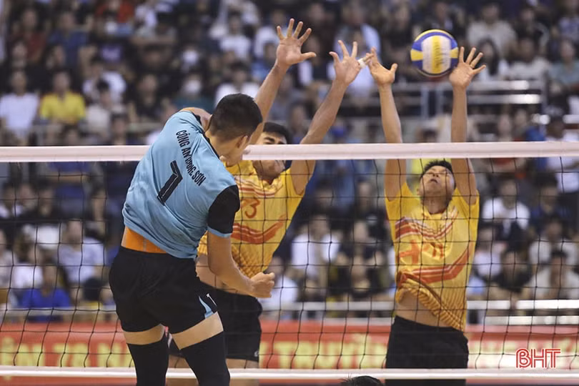 Công an Hương Sơn vô địch Giải Bóng chuyền nam Công an tỉnh