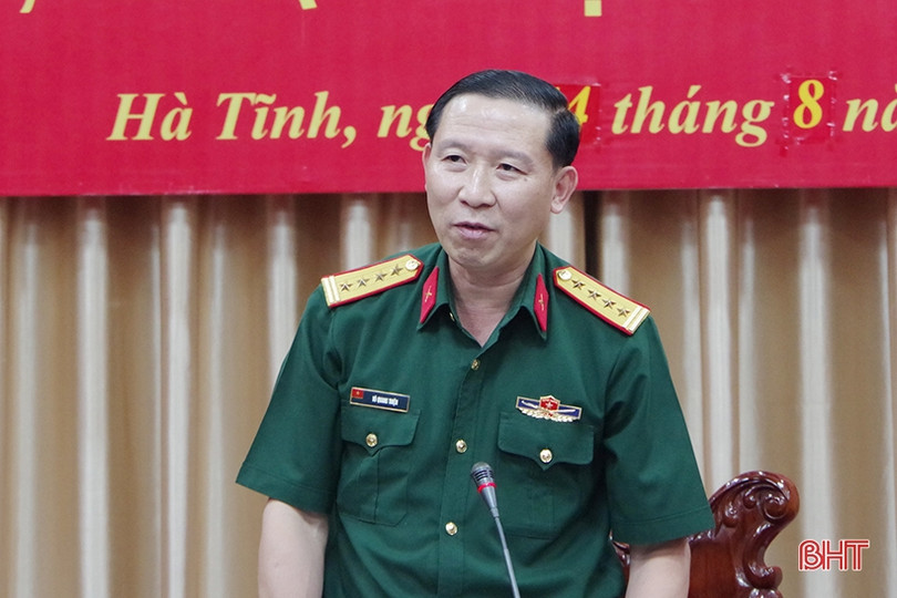 Bộ CHQS tỉnh Hà Tĩnh công bố các quyết định điều động, bổ nhiệm cán bộ