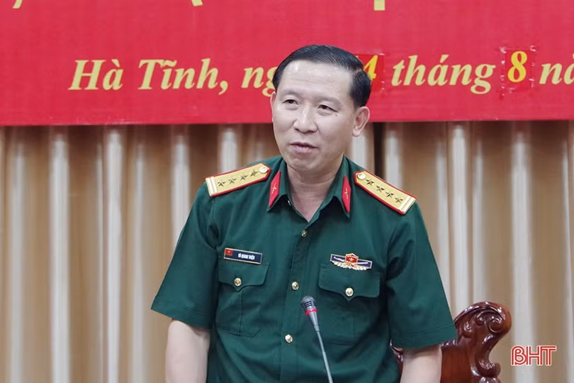 Bộ CHQS tỉnh Hà Tĩnh công bố các quyết định điều động, bổ nhiệm cán bộ