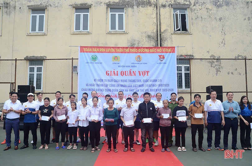 Giải quần vợt đồng hành cùng trẻ em đến trường ở Nghi Xuân