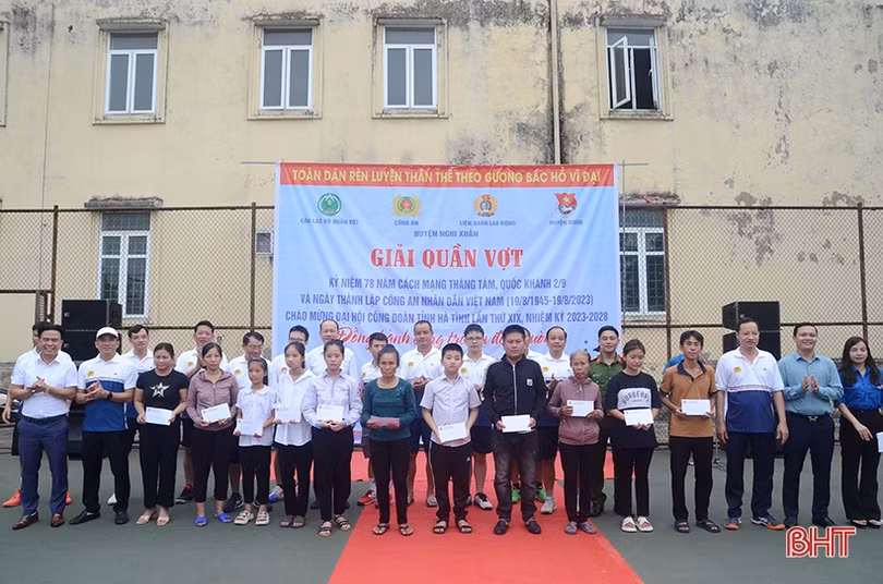 Giải quần vợt đồng hành cùng trẻ em đến trường ở Nghi Xuân