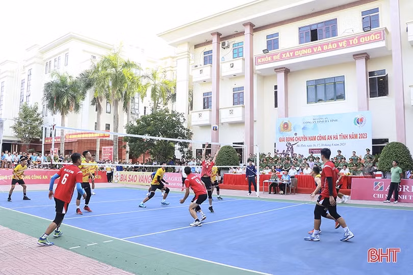 Khởi tranh Giải Bóng chuyền nam Công an Hà Tĩnh 2023