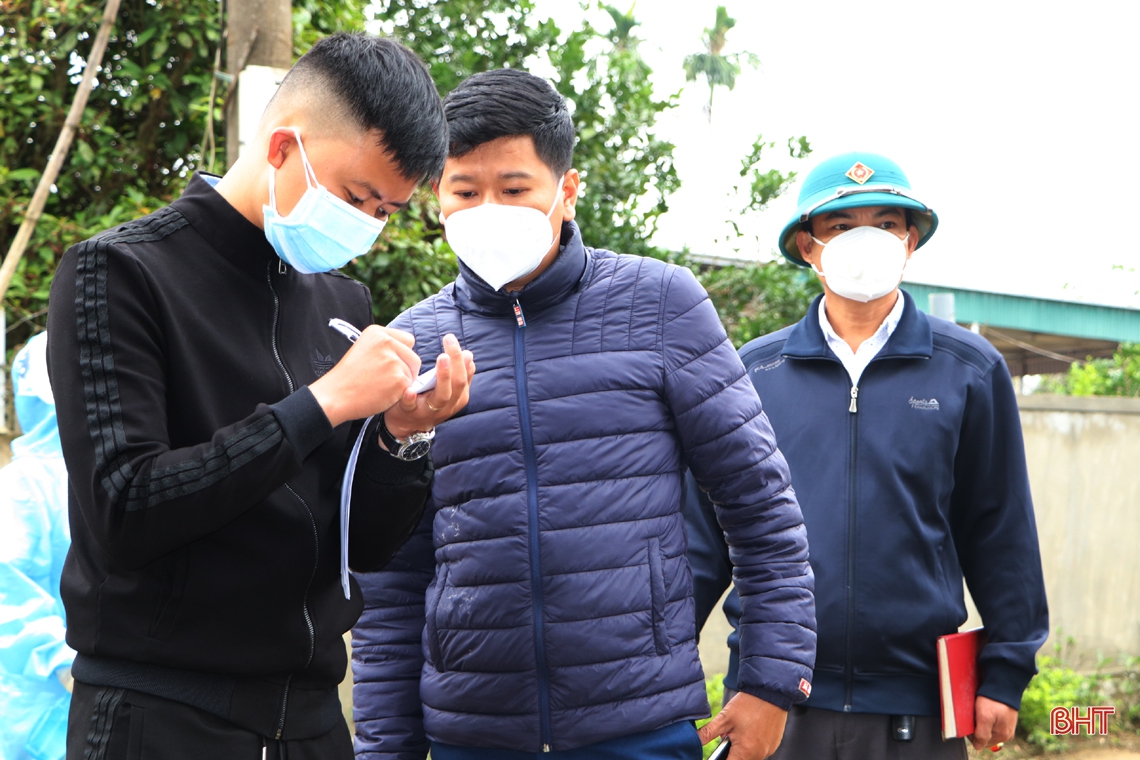 Dồn lực lấy mẫu xét nghiệm cho 278 trường hợp liên quan đến ca nhiễm COVID-19 ở Vũ Quang