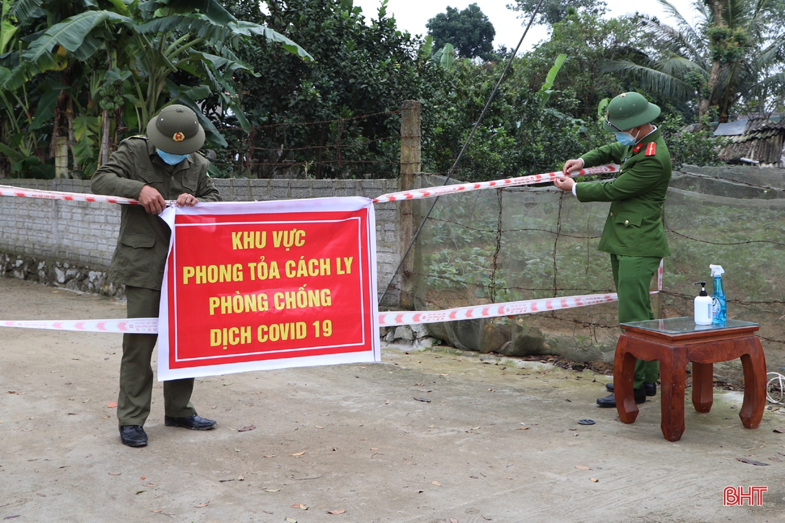 Dồn lực lấy mẫu xét nghiệm cho 278 trường hợp liên quan đến ca nhiễm COVID-19 ở Vũ Quang