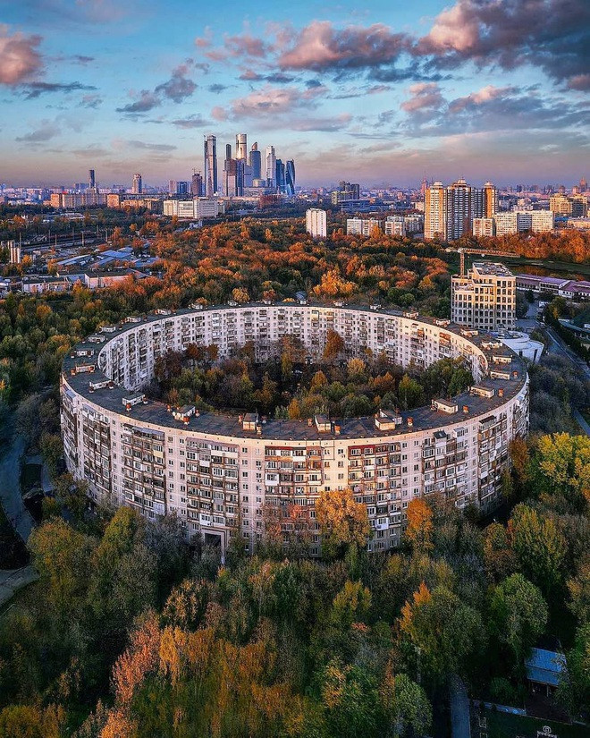 Bí mật về tòa nhà hình tròn độc, lạ ở Moscow - 1 Bí mật về tòa nhà hình tròn độc, lạ ở Moscow