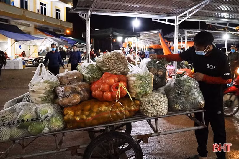 Đi chợ đêm nông sản Bình Hương