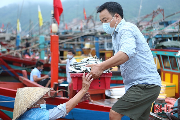 Ổn định sản xuất, tích cực phòng chống khai thác hải sản bất hợp pháp ảnh 5 Ổn định sản xuất, tích cực phòng chống khai thác hải sản bất hợp pháp