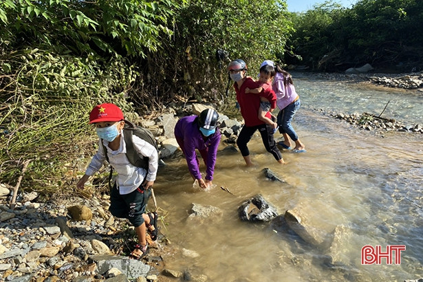Cần sớm khắc phục cầu dân sinh bị cuốn trôi sau mưa lớn ở Kỳ Thịnh