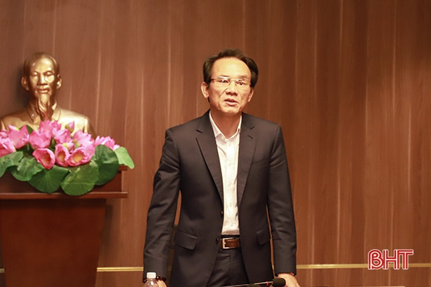 Nghi Xuân trao quyết định tiếp nhận 15 công chức, viên chức