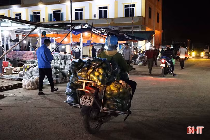 Đi chợ đêm nông sản Bình Hương