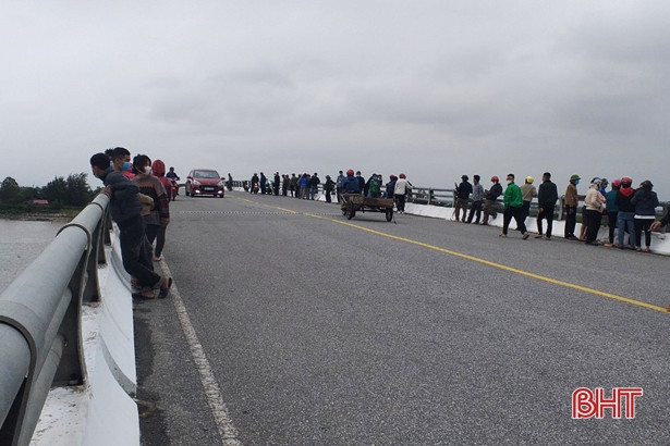 Tìm thấy thi thể thanh niên nhảy cầu Cửa Sót