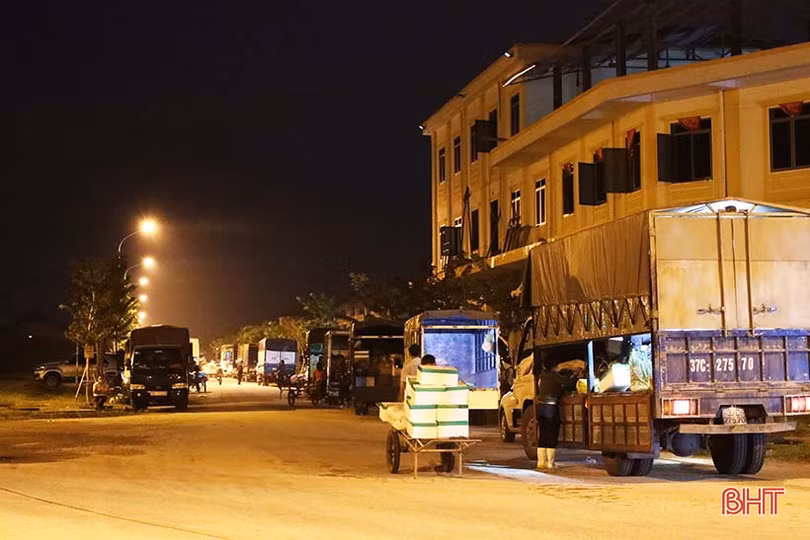 Đi chợ đêm nông sản Bình Hương