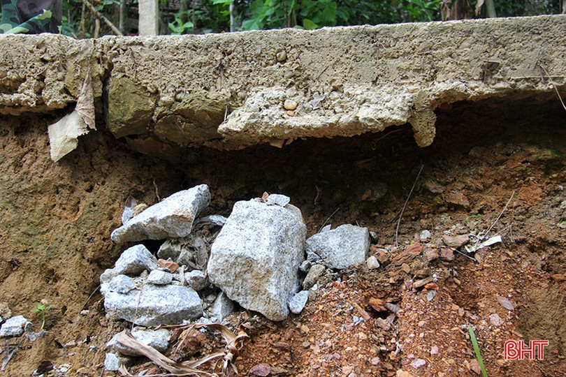 Đường dân sinh ở Hương Sơn sạt lở nghiêm trọng, nhiều hộ dân bất an!