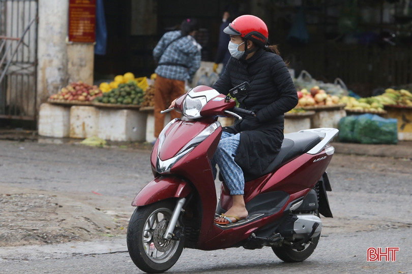 Người dân Hà Tĩnh khăn len, áo ấm đón đợt rét đầu mùa