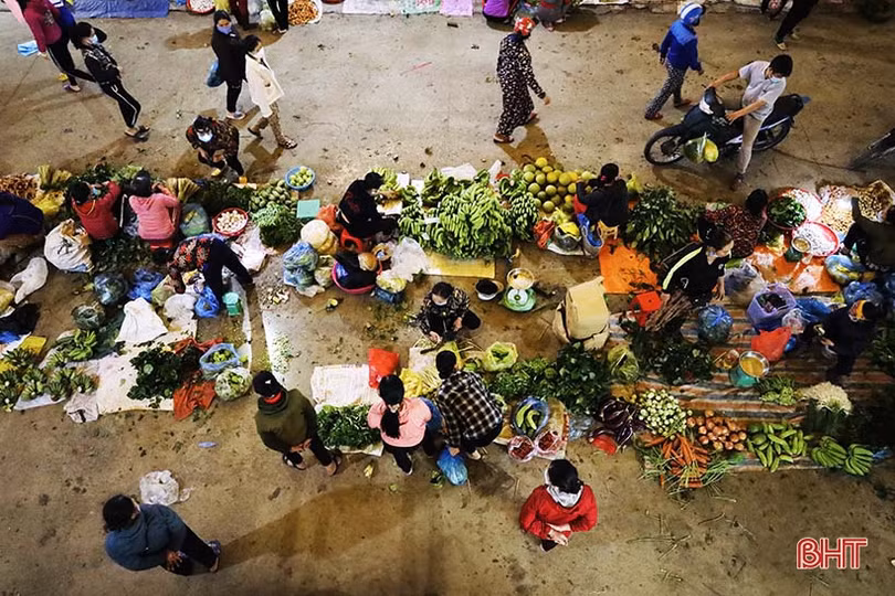 Đi chợ đêm nông sản Bình Hương