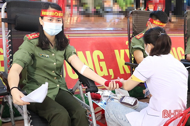 230 cán bộ, chiến sĩ Công an Hà Tĩnh tình nguyện hiến máu