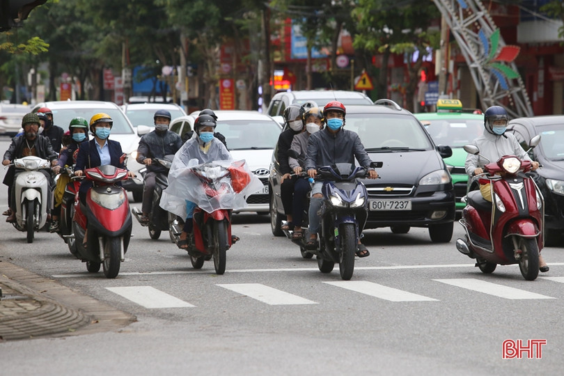 Người dân Hà Tĩnh khăn len, áo ấm đón đợt rét đầu mùa