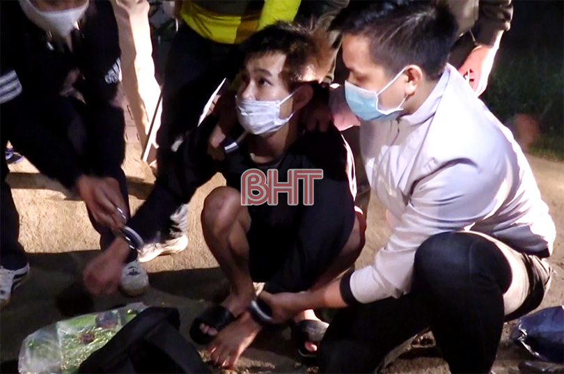 Hà Tĩnh: Bắt nam thanh niên 19 tuổi vận chuyển 4kg ma túy đá