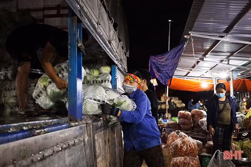 Đi chợ đêm nông sản Bình Hương