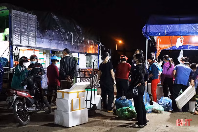 Đi chợ đêm nông sản Bình Hương