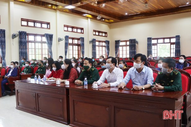 Ra mắt CLB “Phụ nữ với chiến sỹ quân hàm xanh” ở Cẩm Xuyên