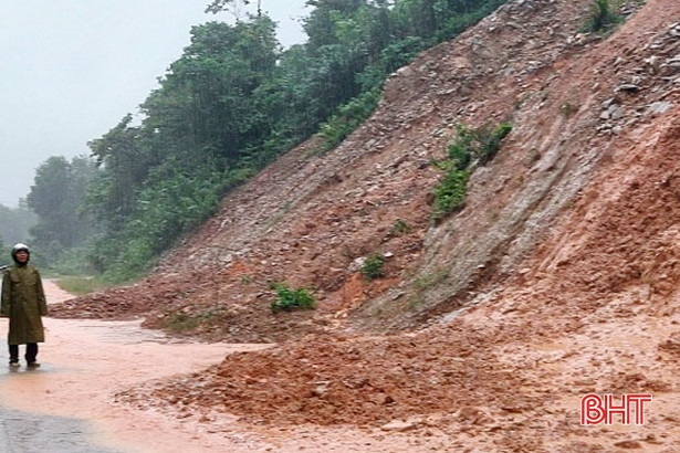 Sạt lở đất, ngập lụt cục bộ tiếp tục diễn ra tại nhiều địa bàn TX Kỳ Anh