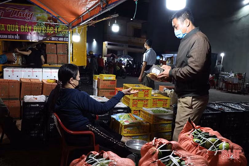 Đi chợ đêm nông sản Bình Hương