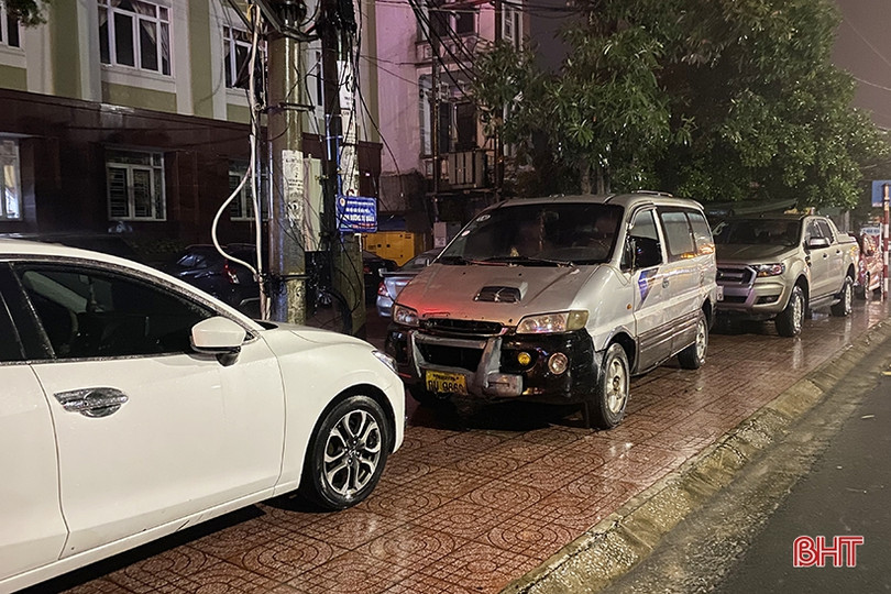 Tìm nơi gửi “xế hộp” trong đêm ở TP Hà Tĩnh