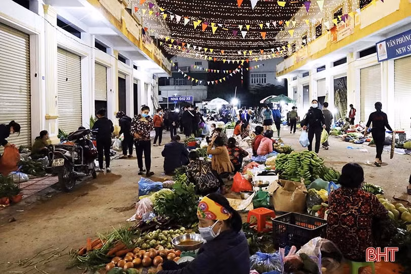 Đi chợ đêm nông sản Bình Hương