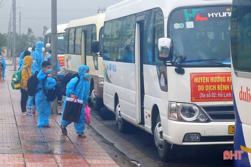 547 học sinh, giáo viên, phụ huynh từ miền Nam về Hà Tĩnh an toàn