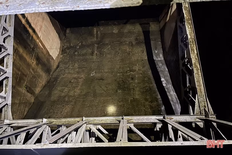 Dung tích hồ Kẻ Gỗ còn 256/345 triệu m<sup>3</sup>, vẫn đang đóng tràn