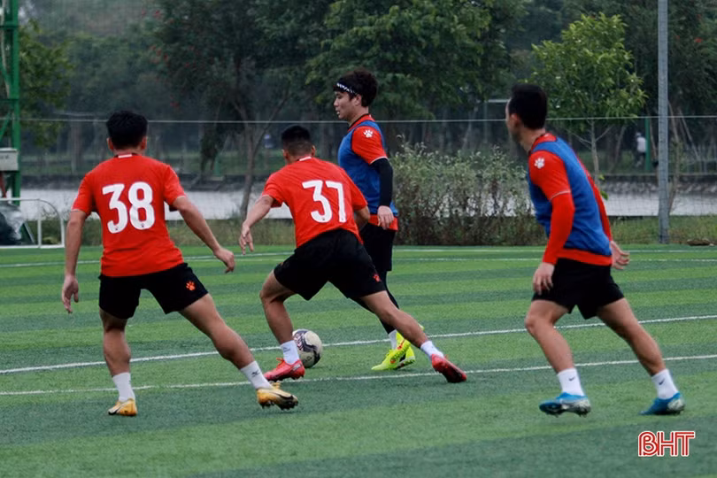 Hồng Lĩnh Hà Tĩnh ra quân tập luyện, chuẩn bị cho mùa giải mới
