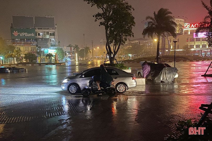 Tìm nơi gửi “xế hộp” trong đêm ở TP Hà Tĩnh