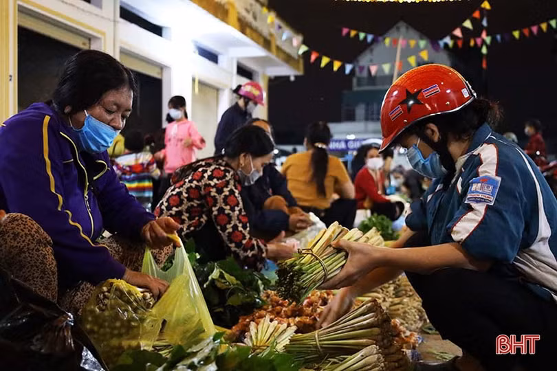 Đi chợ đêm nông sản Bình Hương