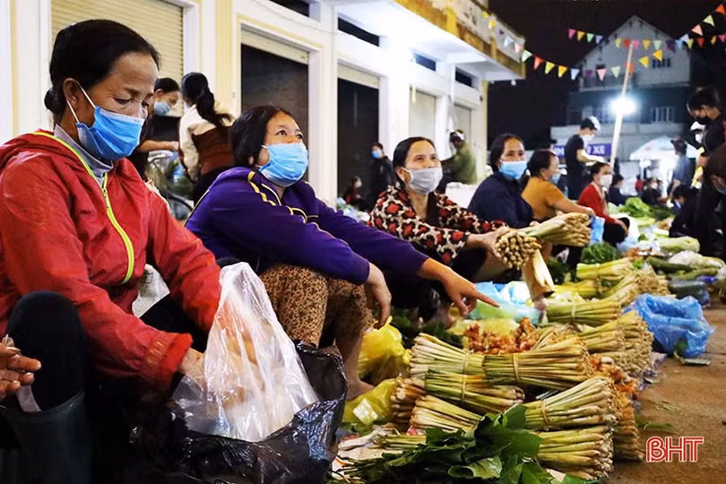 Đi chợ đêm nông sản Bình Hương