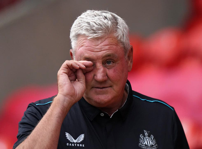 Newcastle trở về mặt đất sau tuần lễ “đổi đời”