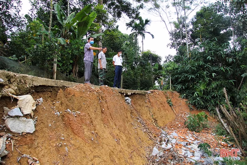 Đường dân sinh ở Hương Sơn sạt lở nghiêm trọng, nhiều hộ dân bất an!