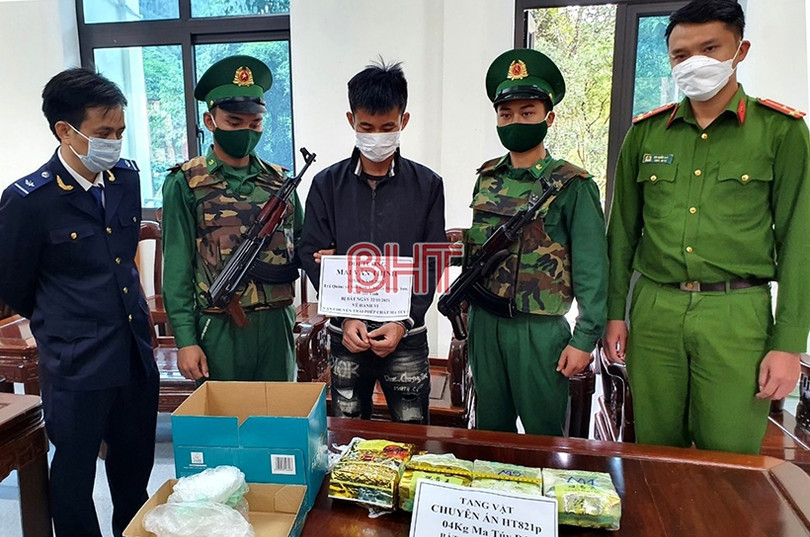 Hà Tĩnh: Bắt nam thanh niên 19 tuổi vận chuyển 4kg ma túy đá