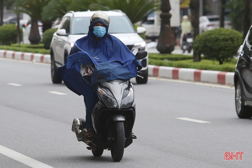 Người dân Hà Tĩnh khăn len, áo ấm đón đợt rét đầu mùa