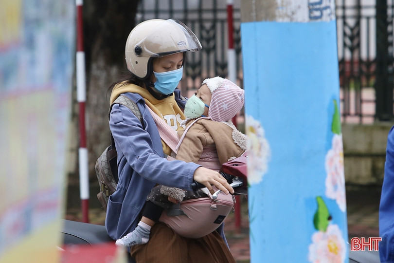 Người dân Hà Tĩnh khăn len, áo ấm đón đợt rét đầu mùa