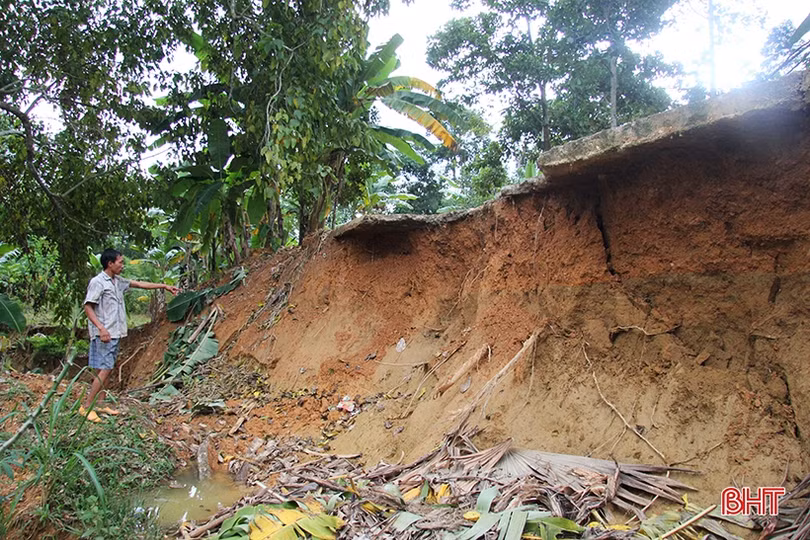 Đường dân sinh ở Hương Sơn sạt lở nghiêm trọng, nhiều hộ dân bất an!