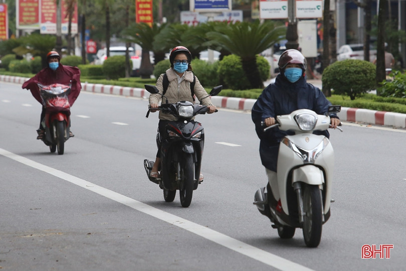 Người dân Hà Tĩnh khăn len, áo ấm đón đợt rét đầu mùa