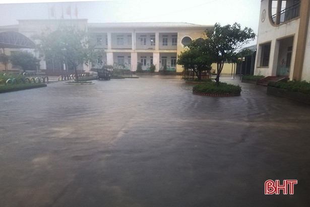 Sạt lở đất, ngập lụt cục bộ tiếp tục diễn ra tại nhiều địa bàn TX Kỳ Anh