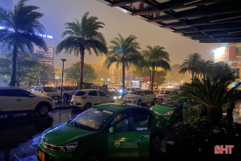 Tìm nơi gửi “xế hộp” trong đêm ở TP Hà Tĩnh