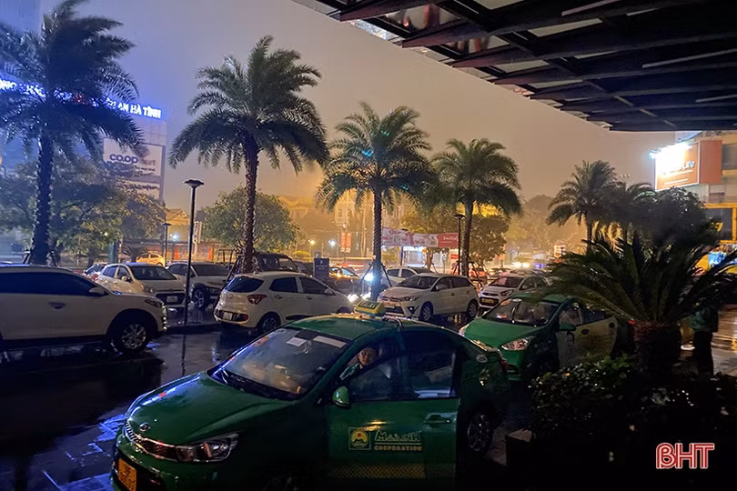 Tìm nơi gửi “xế hộp” trong đêm ở TP Hà Tĩnh