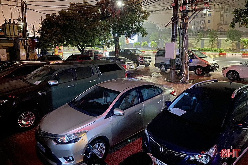 Tìm nơi gửi “xế hộp” trong đêm ở TP Hà Tĩnh