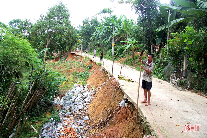 Đường dân sinh ở Hương Sơn sạt lở nghiêm trọng, nhiều hộ dân bất an!